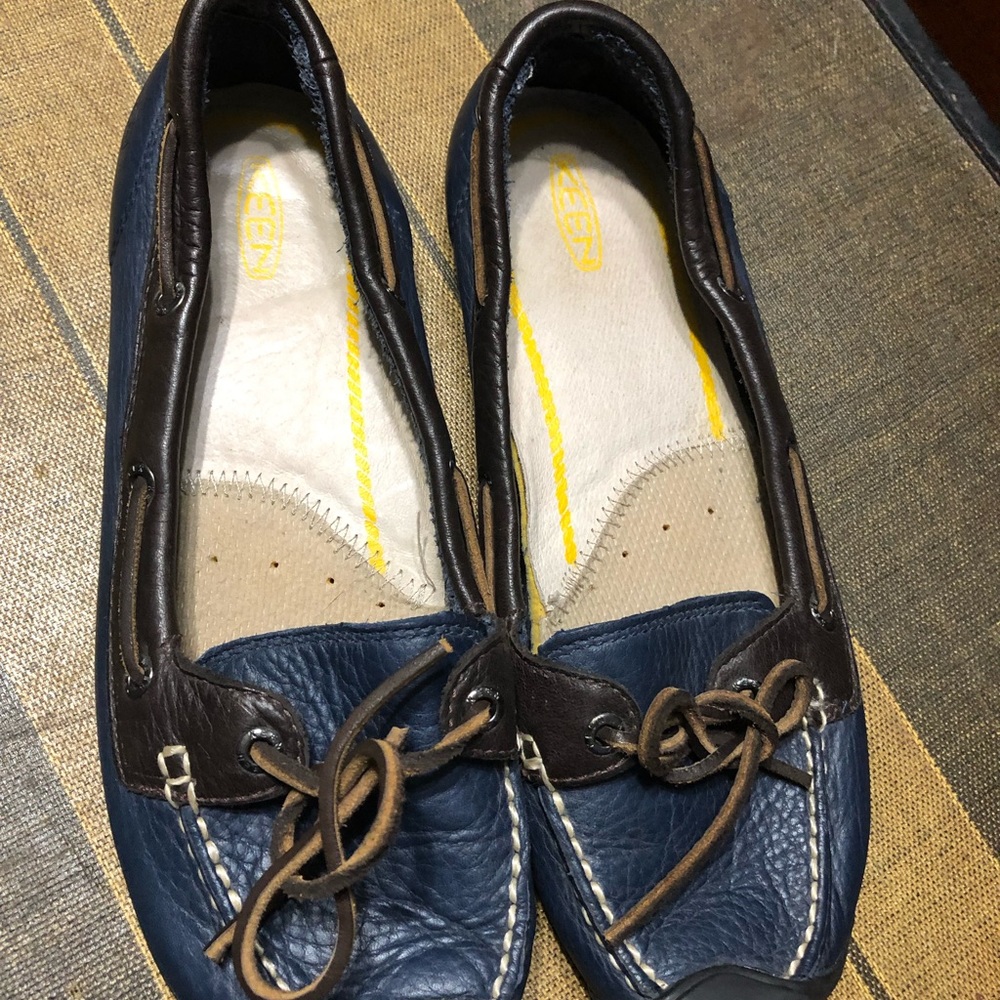 Keen women’s slip on shoes size 9.5